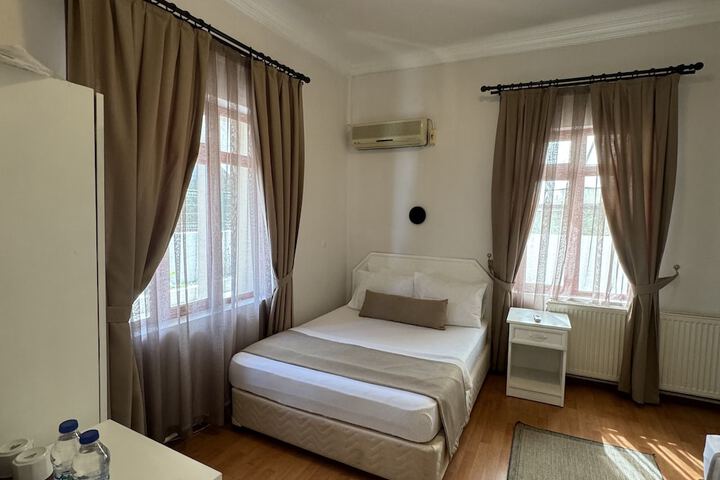 Room 3 of 39