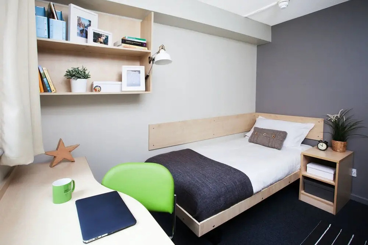 Room 2 of 8