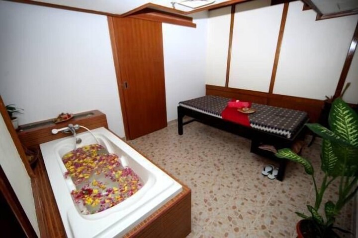 Room 13 of 17