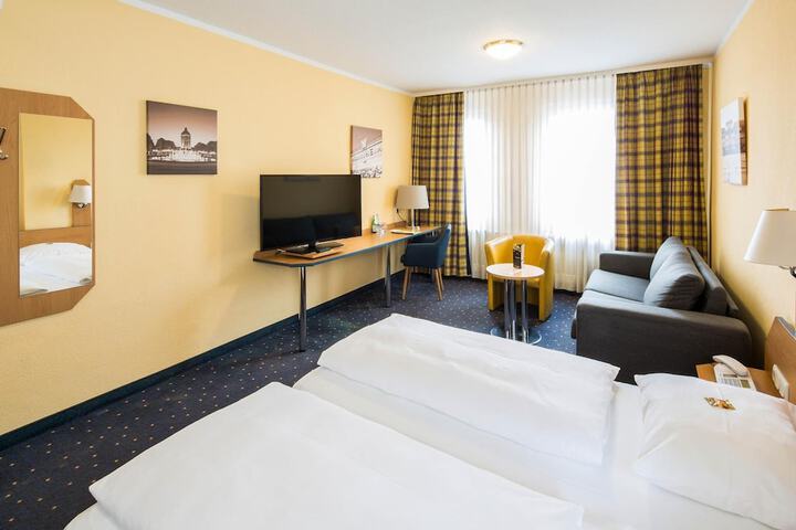 Room 6 of 32