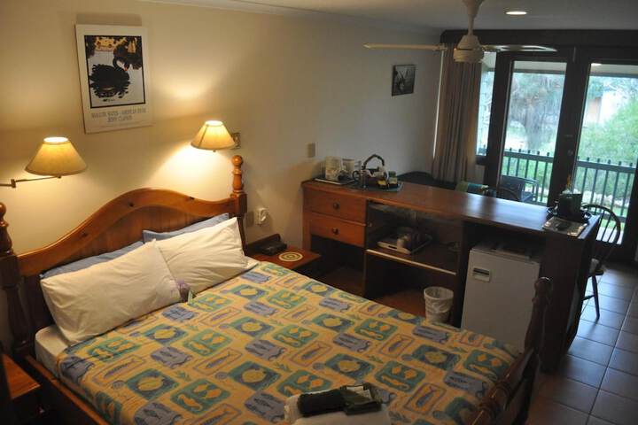 Room 6 of 25