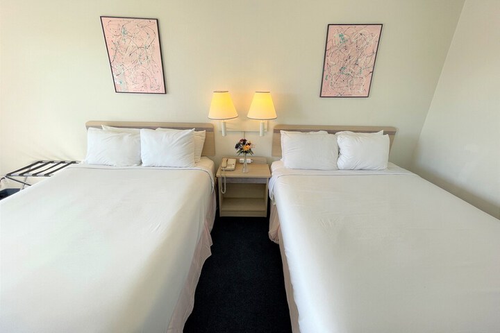 Room 17 of 74