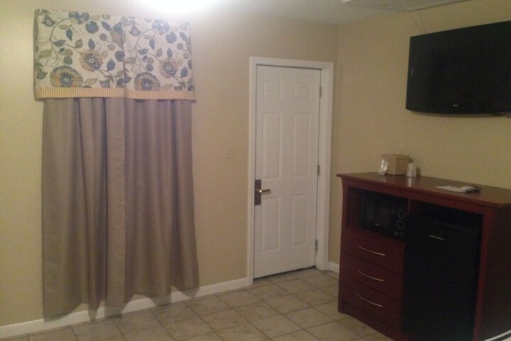 Room 5 of 10