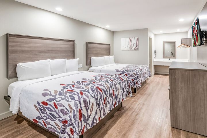Deluxe 2 Queen Beds (2 of 7)
