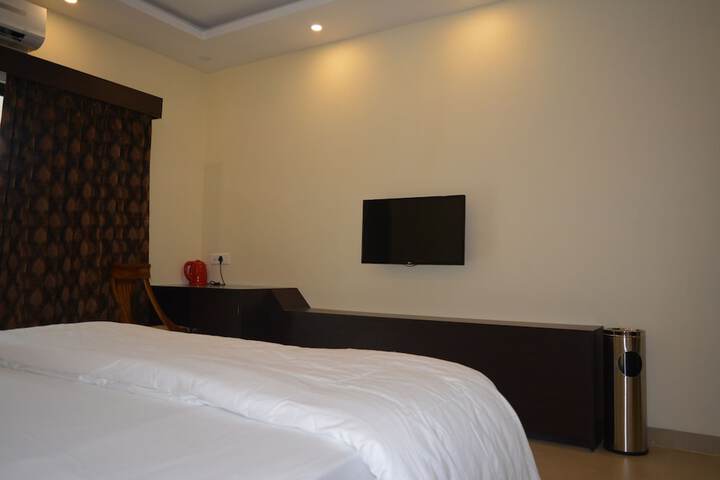 Room 5 of 23