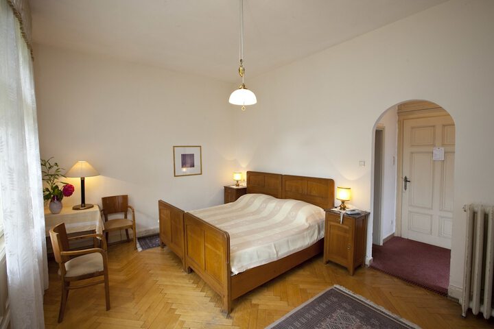 Room 6 of 48