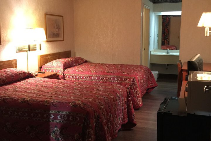 Room 6 of 17
