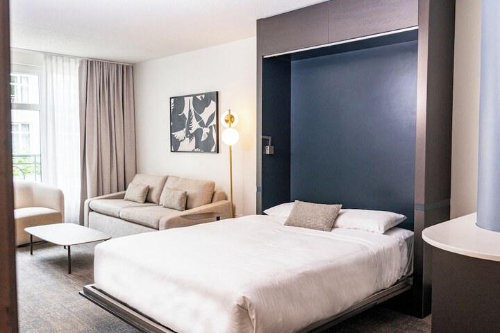 Room 36 of 62