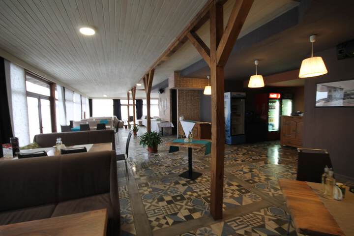 Lounge 75 of 96
