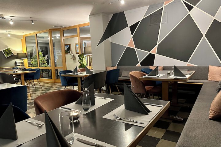 Dining 57 of 95