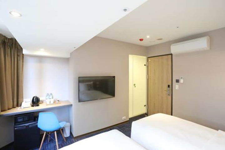 Room 28 of 57