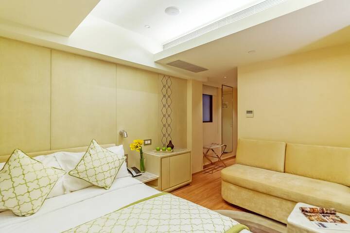 Room 9 of 48