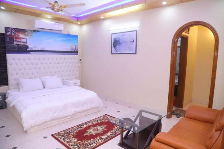 Room 4 of 5