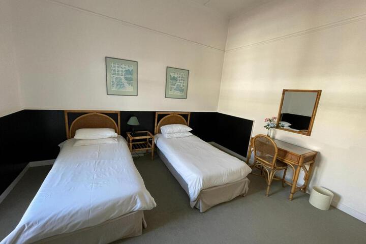 Room 6 of 17