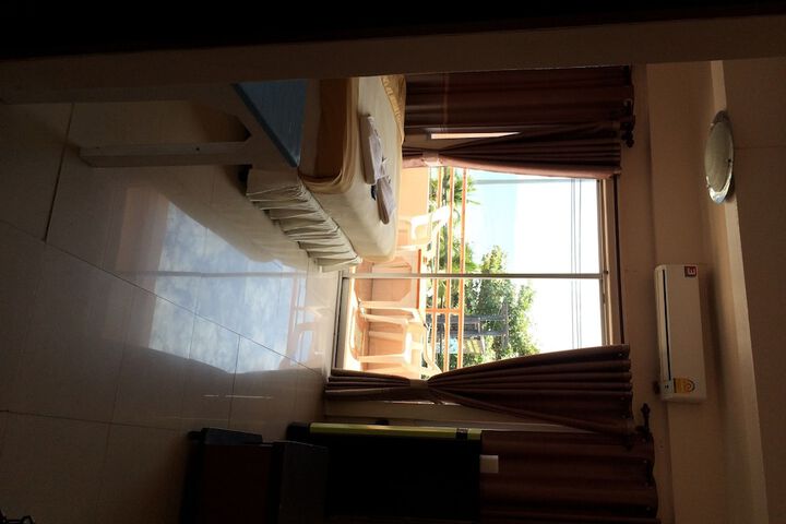 Room 12 of 72