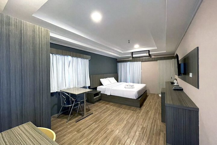 Room 14 of 90