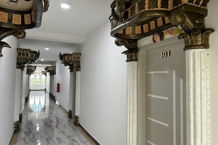 Room 5 of 74