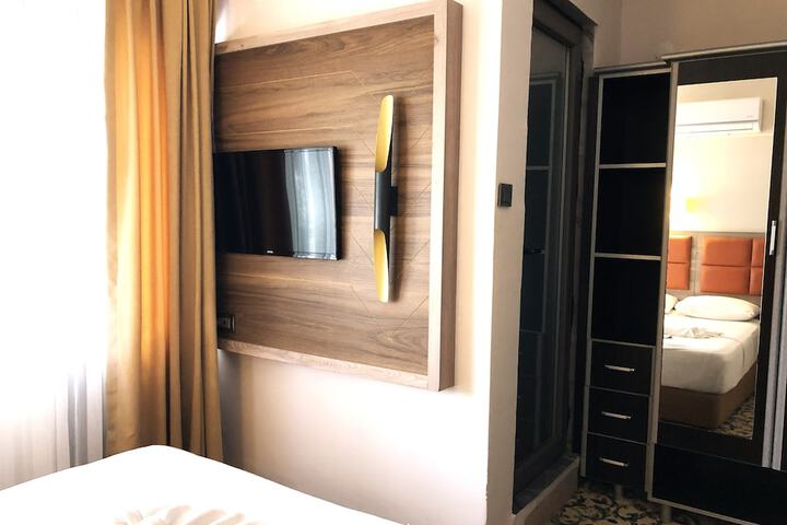Room 2 of 29