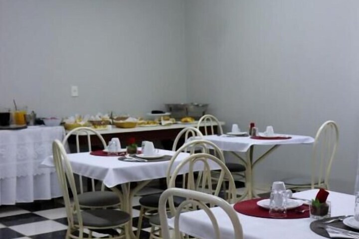 Dining 44 of 51