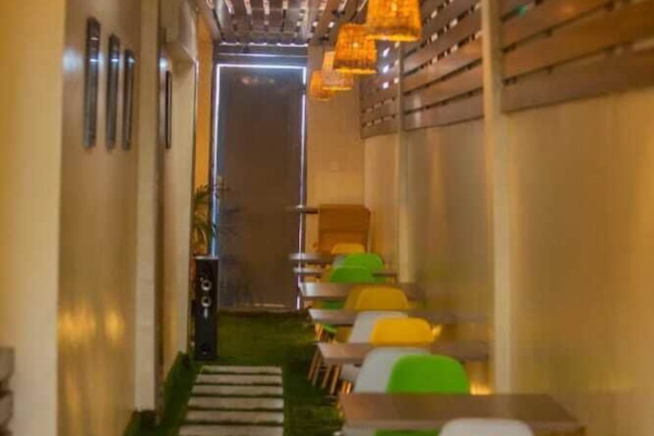 Lounge 19 of 21