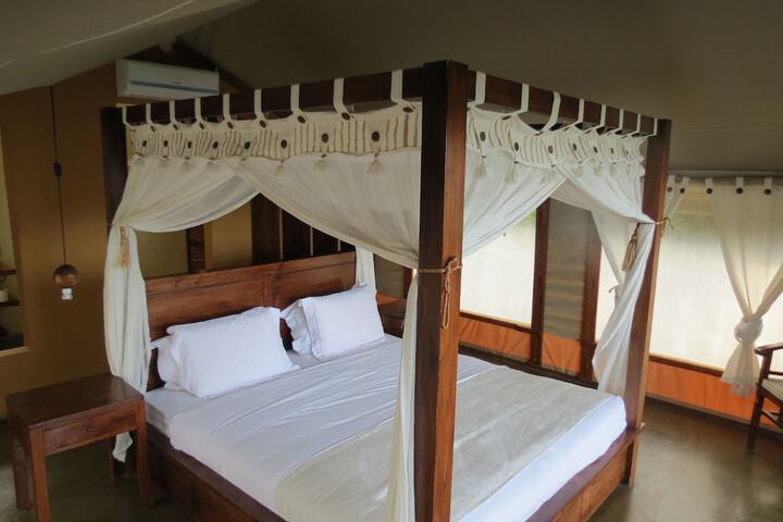 Room 4 of 126