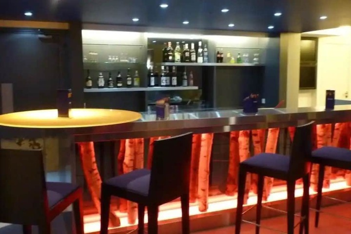 Lounge 43 of 63