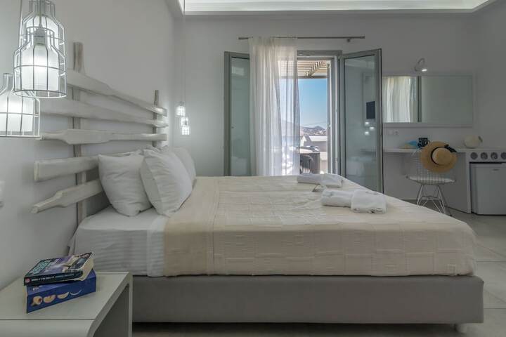 Room 2 of 62