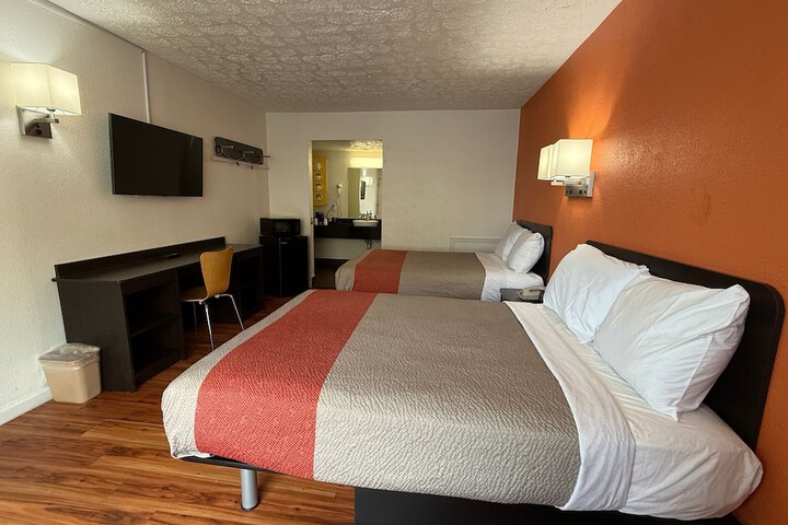 2 Double Beds (8 of 9)