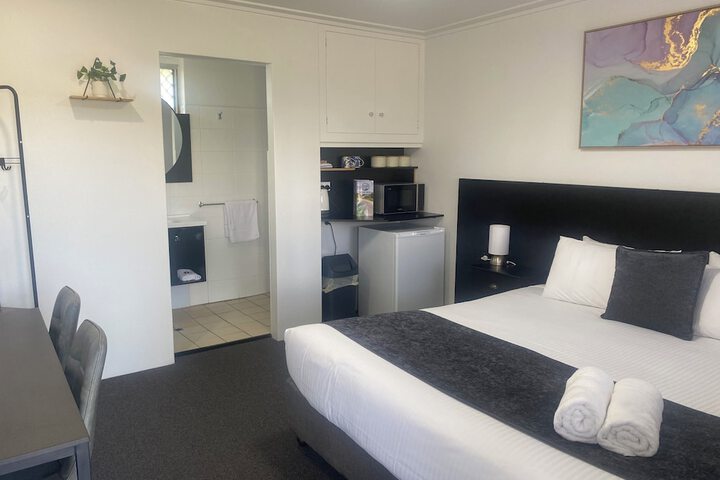 Room 10 of 32
