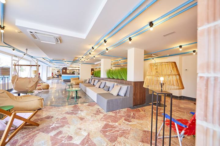 Entrance & Lobby