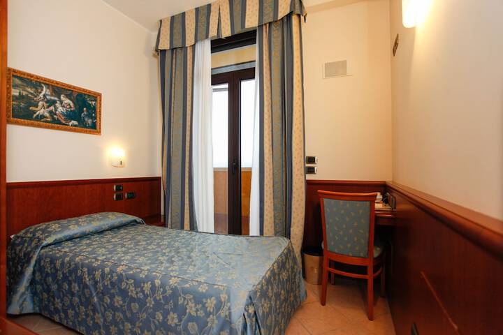 Room 4 of 74