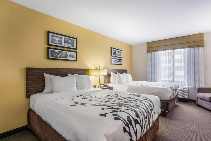 2 Queen Beds (2 of 13)