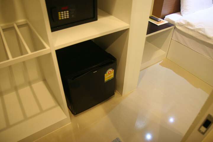 Room 12 of 27