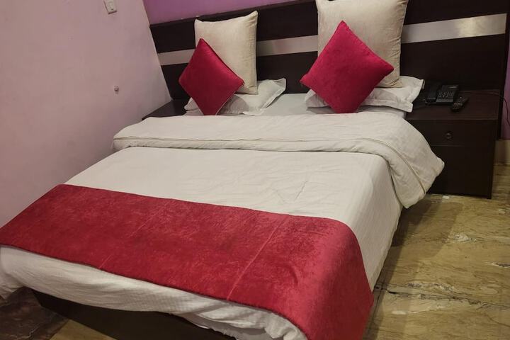Room 3 of 6
