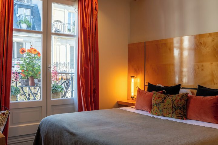 Room 105 of 221