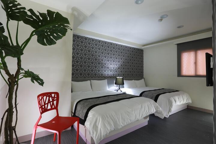 Room 22 of 35