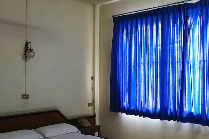 Room 8 of 34