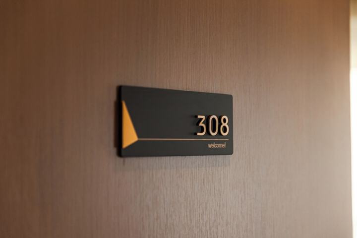 Room 23 of 171