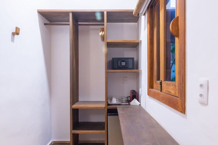 Room 3 of 190