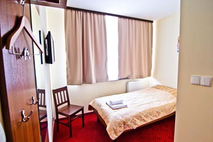 Room 6 of 25