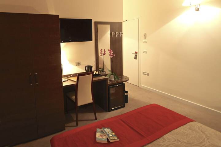 Room 2 of 27