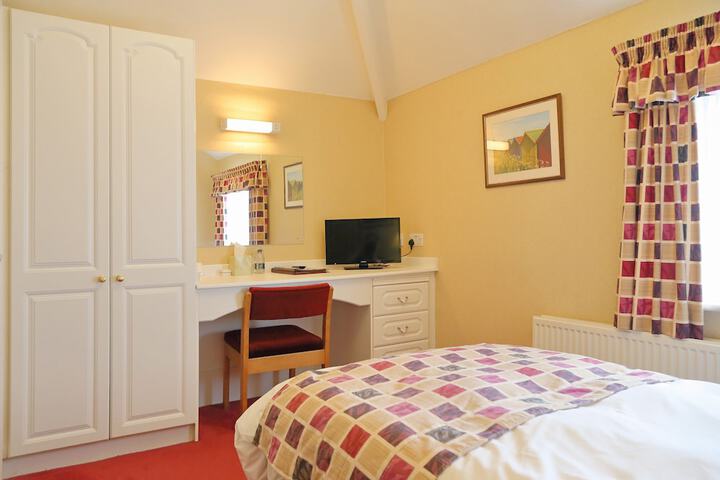 Room 16 of 104