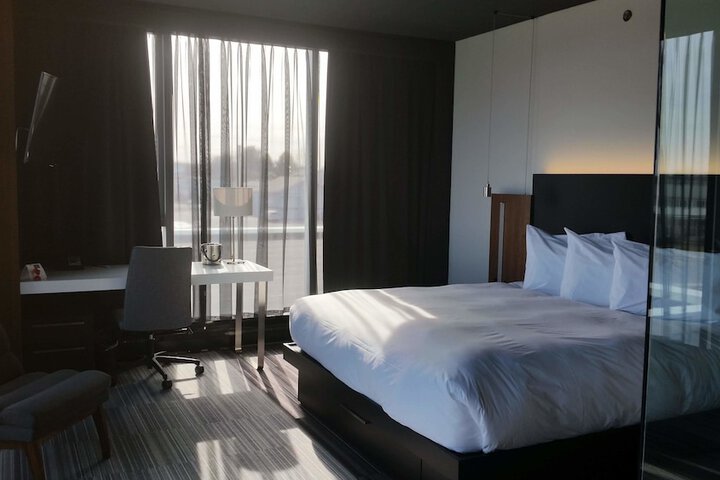 Superior King Bed (4 of 15)