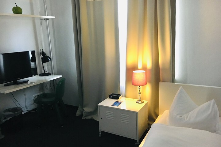 Room 6 of 70