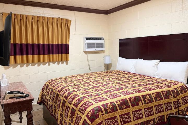 Room 2 of 18