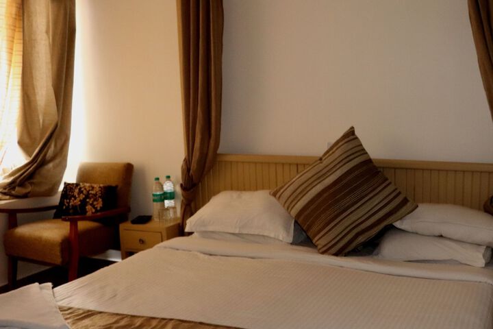 Room 5 of 18