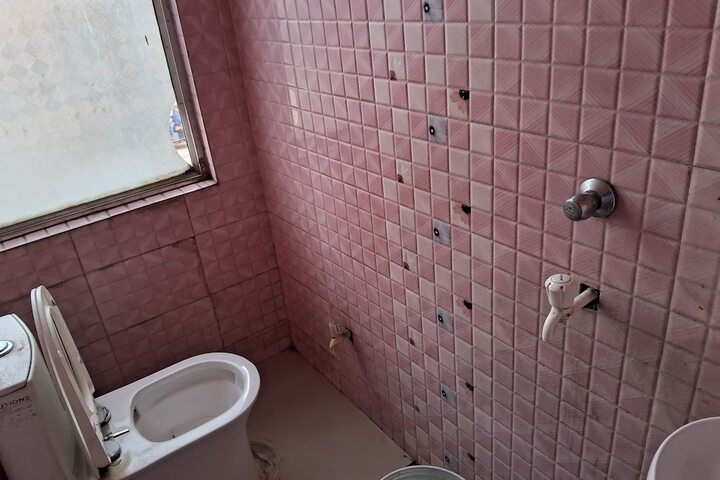 Room 7 of 9