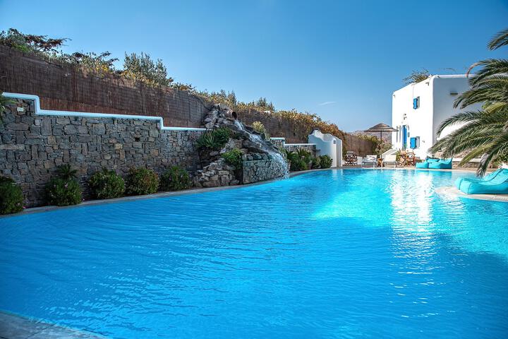 Hotel with Pool