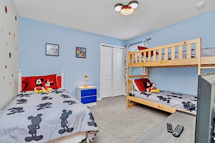 Room 3 of 44