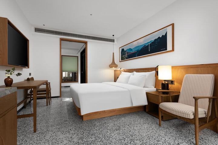 Room 10 of 40